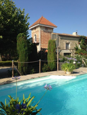 Le Pigeonnier gîte privé avec piscine chauffée et abri, climatisé en pleine nature